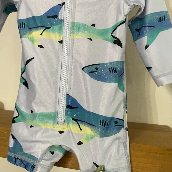 $40 Tea Collection Rashguard 6-9 - Picture 5 of 6